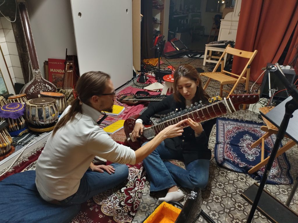 Sebastien Dhoore teaching Sitar
